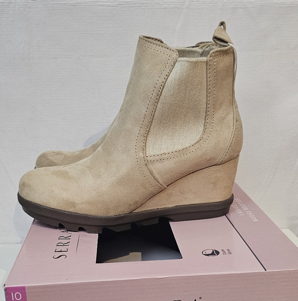 Boots 10 NEW